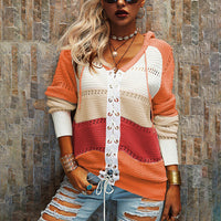 Sweter damski w paski z wiązaniem na sznurowadła – Alessia