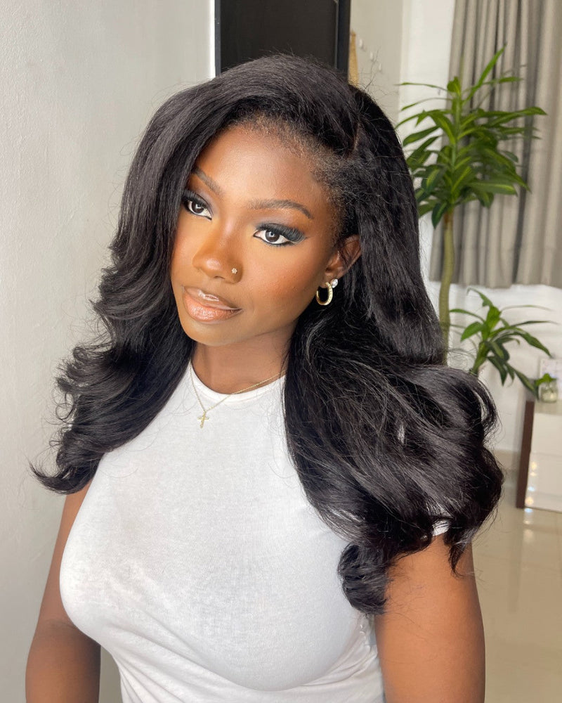 Zwarte HD Lace Pruik met Body Wave & Curly Edges – Amara
