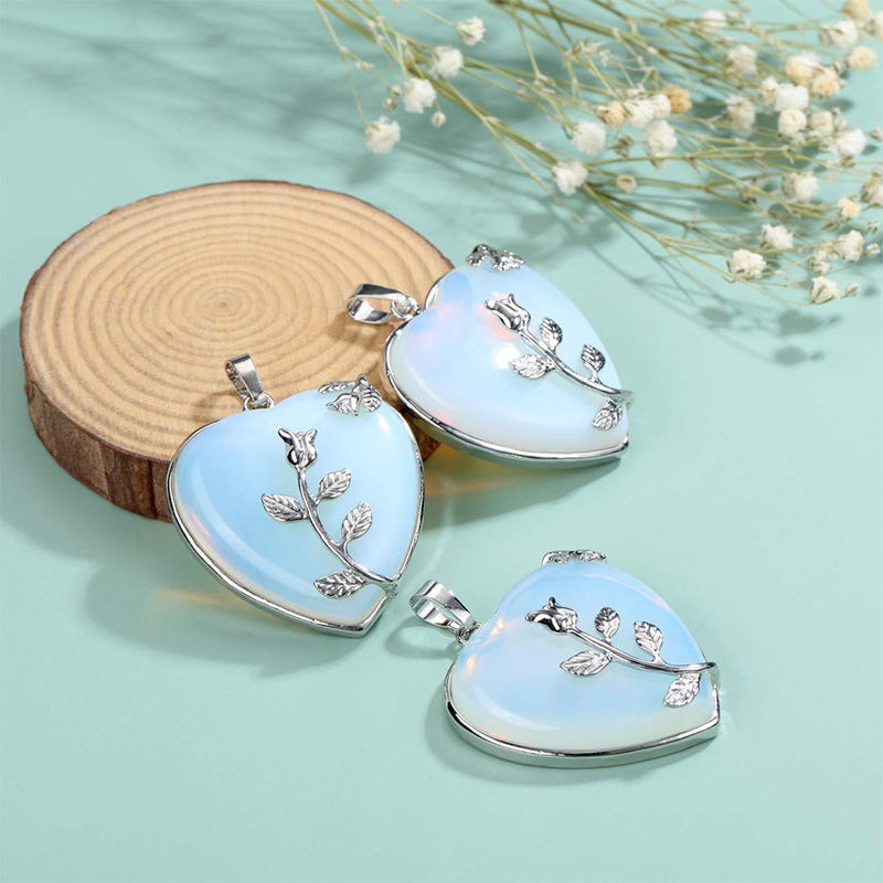 Stylowy naszyjnik z różowego kwarcu w kształcie serca - Amara