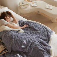 Gruby zimowy koc z wełny jagnięcej - WarmWool