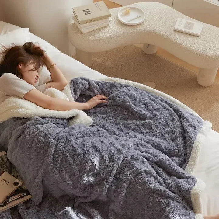 Gruby zimowy koc z wełny jagnięcej - WarmWool