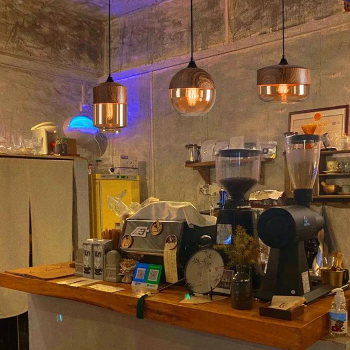 Stylowa skandynawska drewniana lampa sufitowa - NordLuna