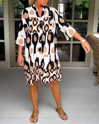 Trendy jurk met korte mouwen en abstracte print & losse snit – Liora
