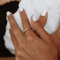 Stylowy pierścionek z koralikami - Elina