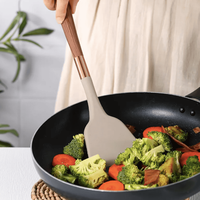 Keukengereedschap van Voedselveilig Siliconen met Houten Handvat - KitchenElegance