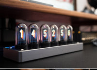 Verticale LED Nixie Tafelklok – Chronix