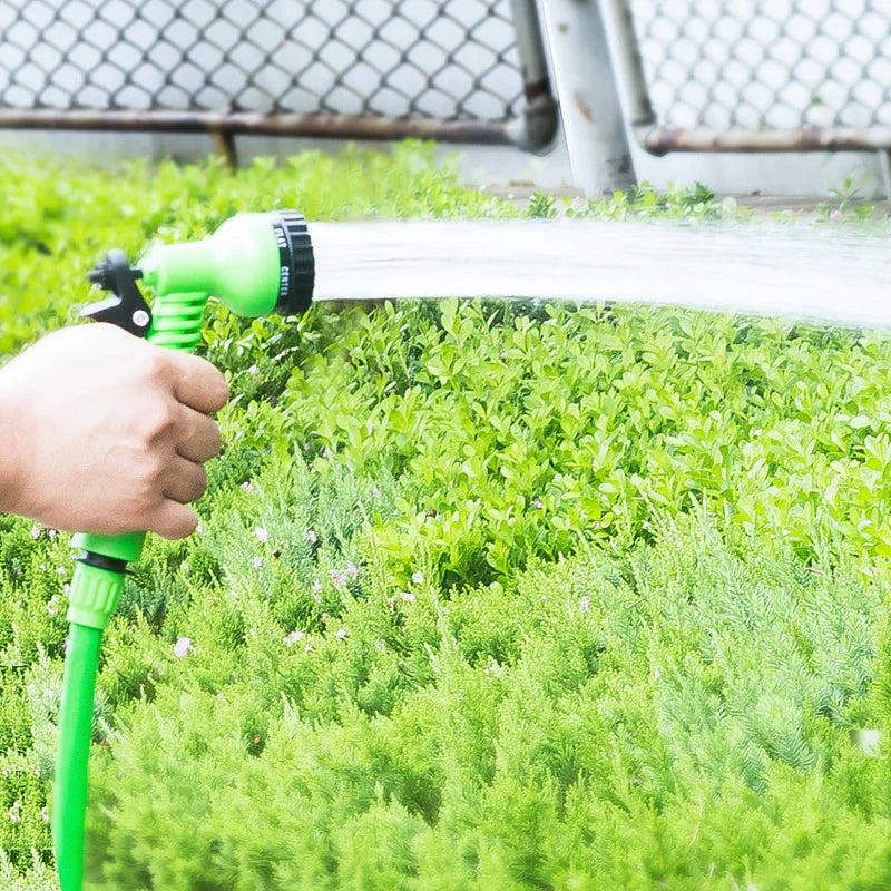 Uitzetbare Tuinslang met Spuitkop – FlexaFlow