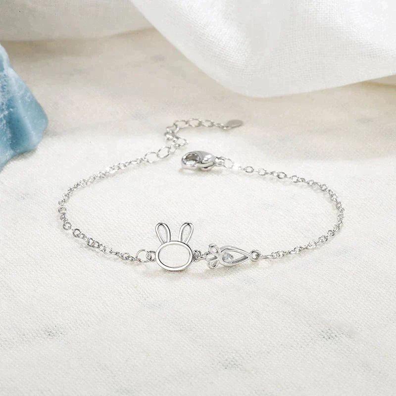 Bransoletka z zawieszką królika | Minimalistyczna i urocza