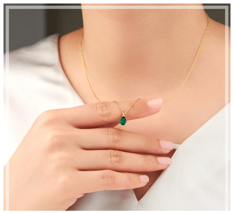Naszyjnik z szmaragdowozieloną łezką | Elegancka biżuteria na każdy dzień