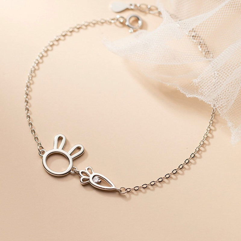 Bransoletka z zawieszką królika | Minimalistyczna i urocza