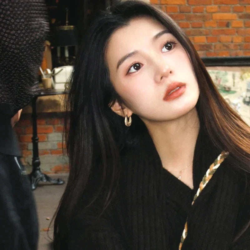 Klasyczne złote kolczyki