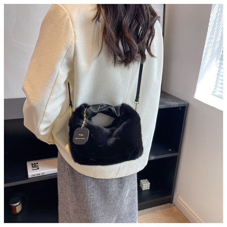 Puszysta torebka | Tej torby po prostu chcesz się przytulić