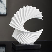 Stijlvolle Maansikkel Sculptuur - LunarGrace