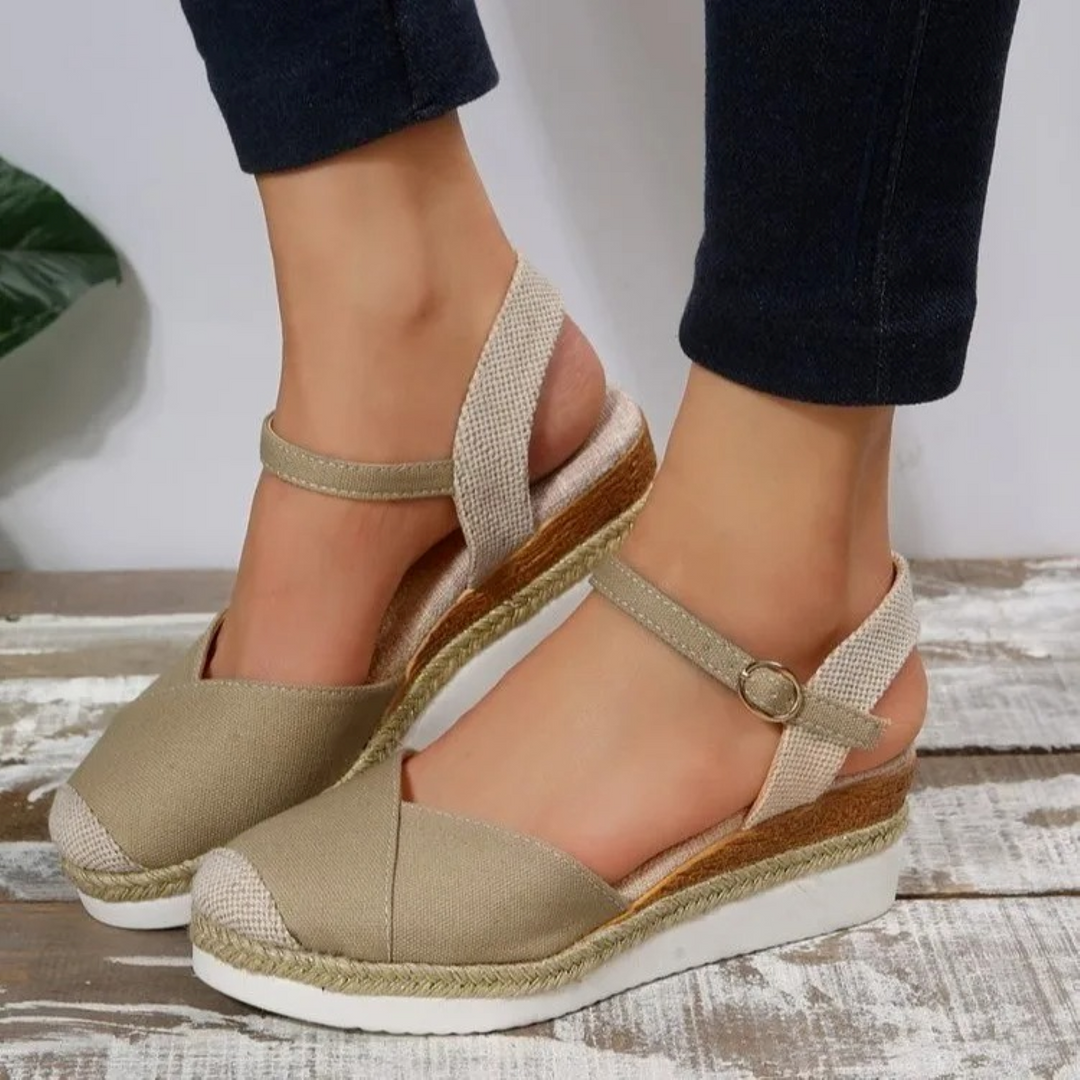 Dames Sandalen met Gespsluiting en Gesloten Teen – Isabelle