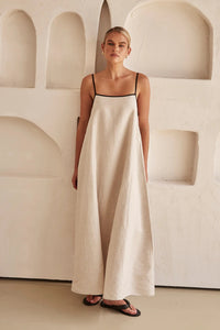 Beige Zomerjurk met Vrouwelijk Silhouet – Isara