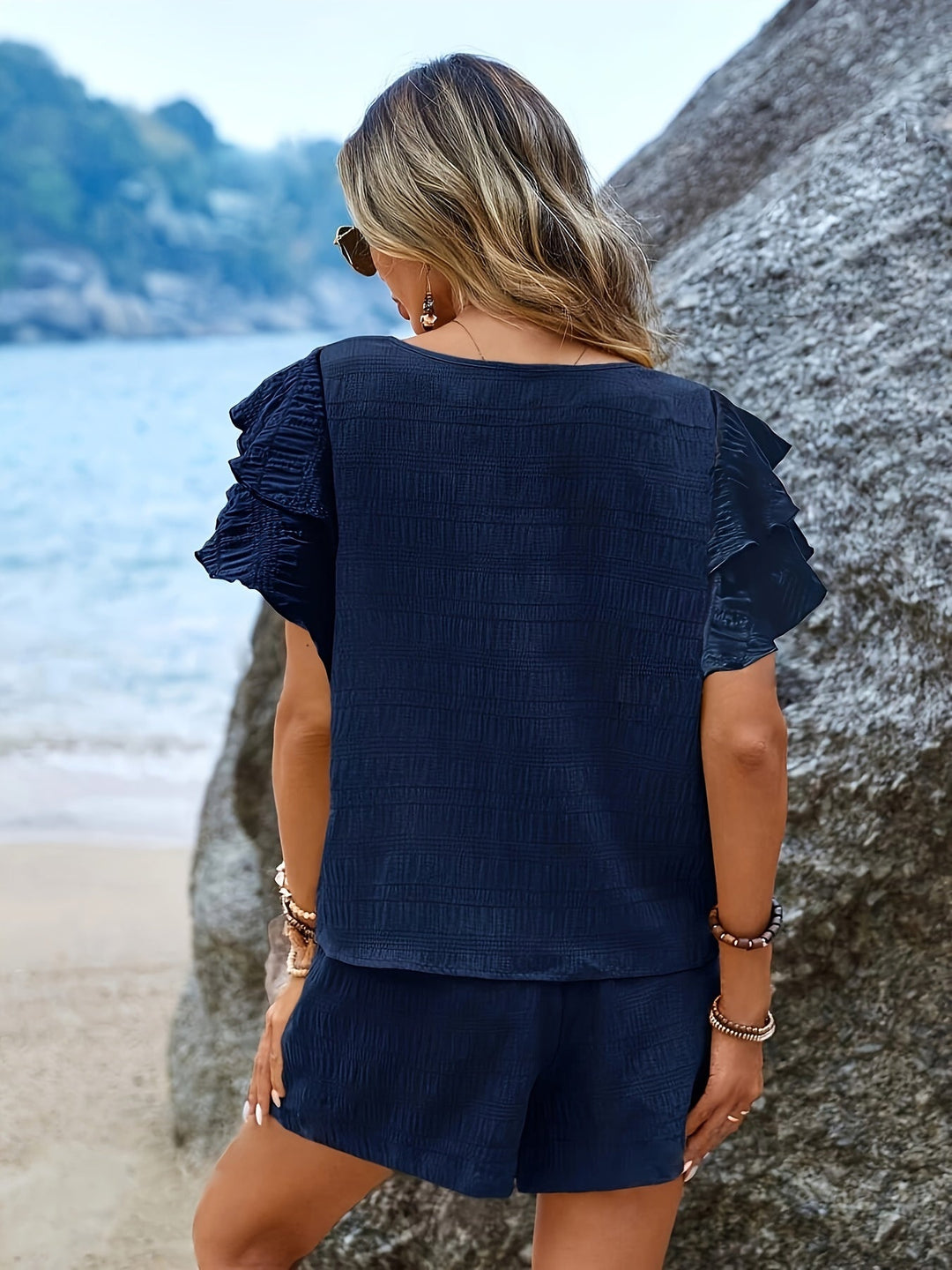 Tweedelige Set met Fladdermouwen en Losvallende Shorts – Livana