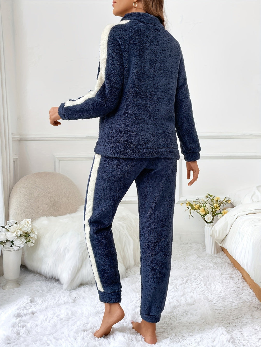 Zachte Pluche Lounge Pyjama Set met Kleuraccenten - Lyra