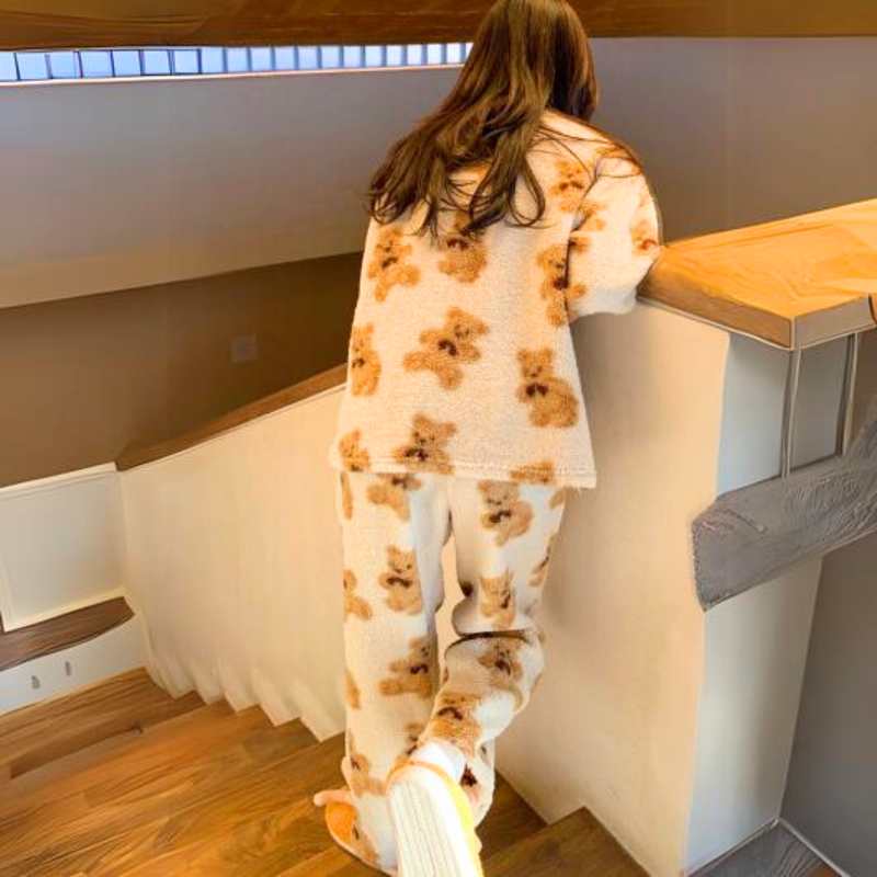 Fluweelzachte Pyjamaset met Berenprint – Mila