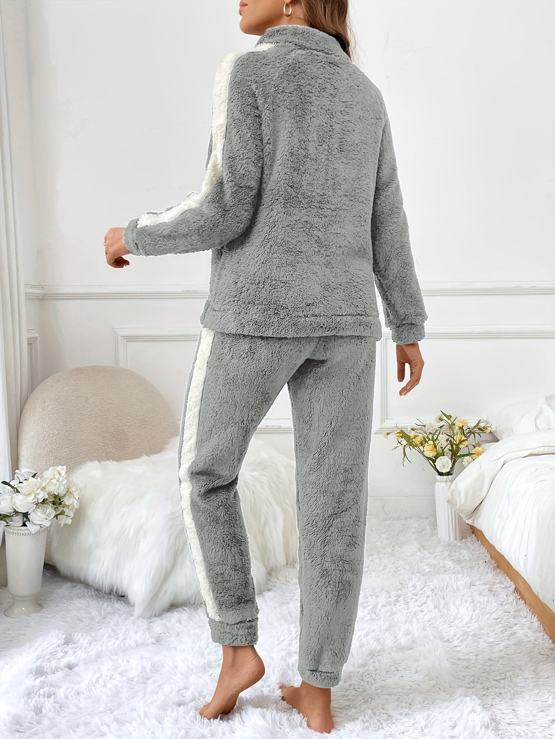 Zachte Pluche Lounge Pyjama Set met Kleuraccenten - Lyra