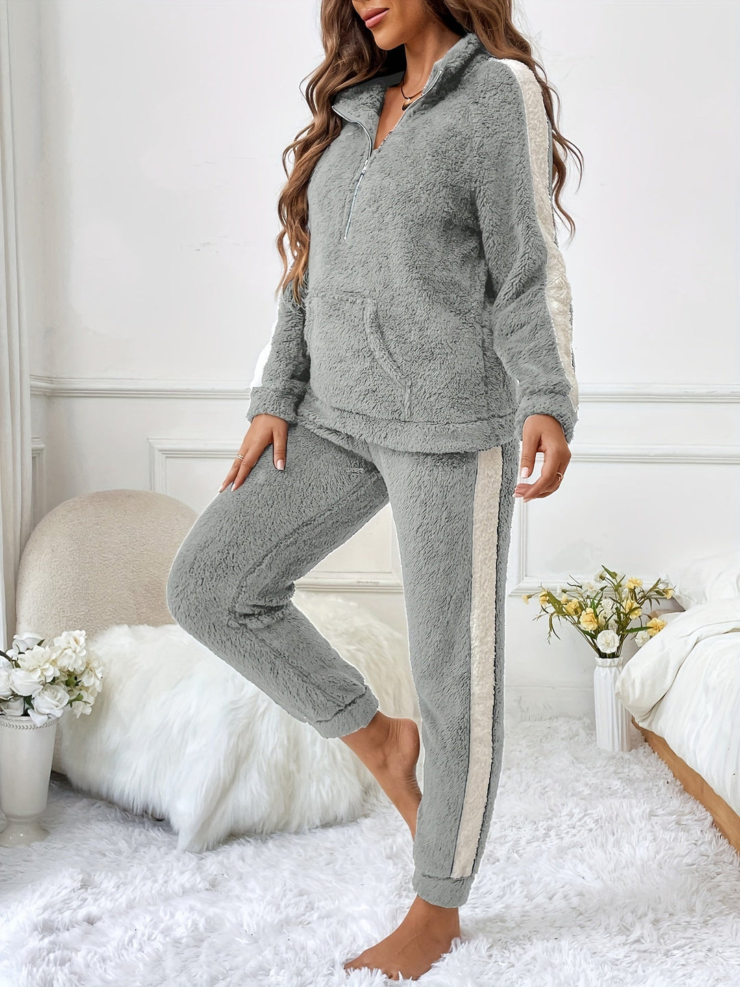 Zachte Pluche Lounge Pyjama Set met Kleuraccenten - Lyra