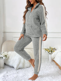Zachte Pluche Lounge Pyjama Set met Kleuraccenten - Lyra