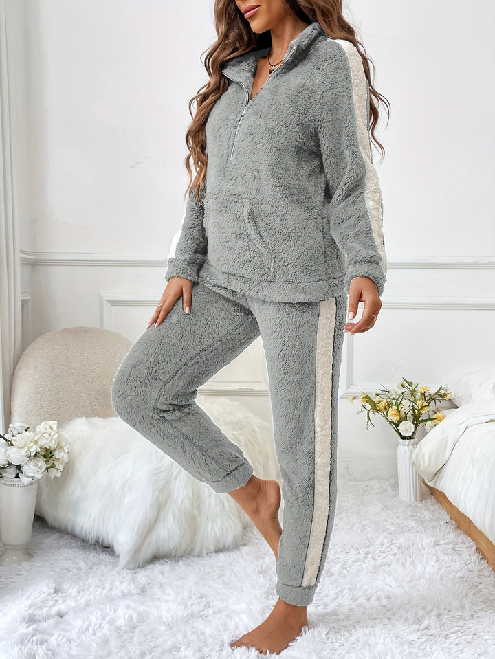 Zachte Pluche Lounge Pyjama Set met Kleuraccenten - Lyra