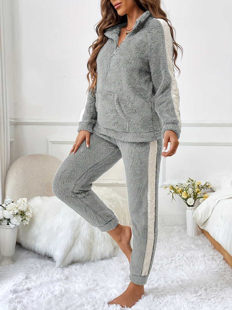 Zachte Pluche Lounge Pyjama Set met Kleuraccenten - Lyra