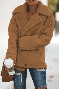 Modny jas z podniesionym kołnierzem i zamkiem błyskawicznym - Amara