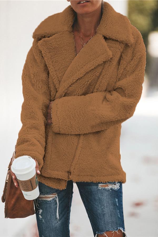 Modny jas z podniesionym kołnierzem i zamkiem błyskawicznym - Amara