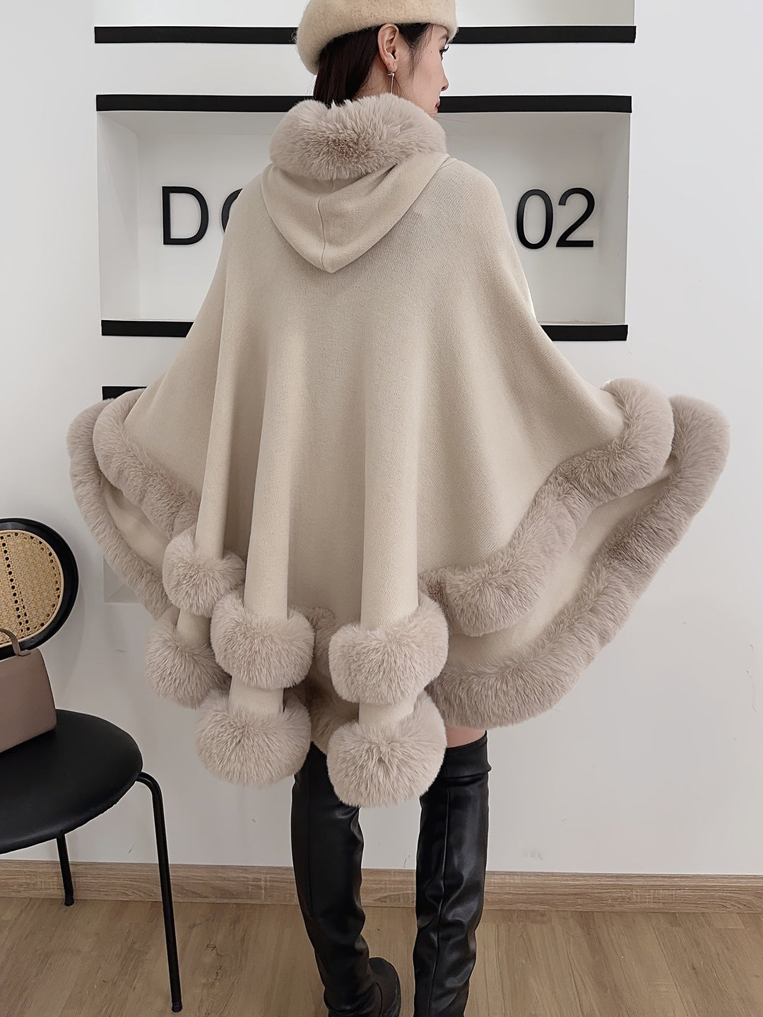 Oversized Furry Cape Jas voor Vrouwen - Fiona