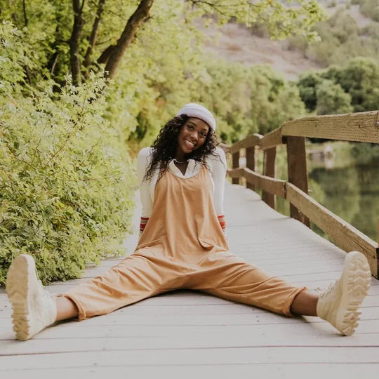 Losvallende i stylowy damski kombinezon z bocznymi kieszeniami – Narelle