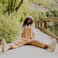 Losvallende i stylowy damski kombinezon z bocznymi kieszeniami – Narelle