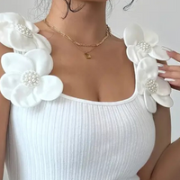 Trendy Witte Mouwloze Dames Top met Bloemdetails - Elara