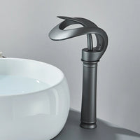 Messing Wastafelkraan met Watervaluitloop - Flowarc