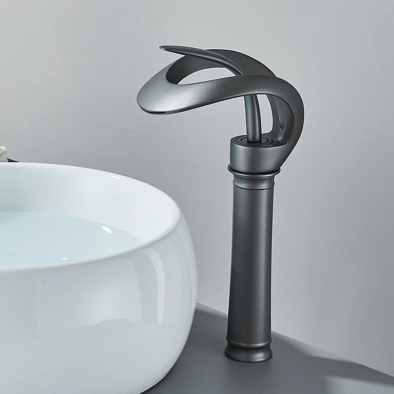 Messing Wastafelkraan met Watervaluitloop - Flowarc