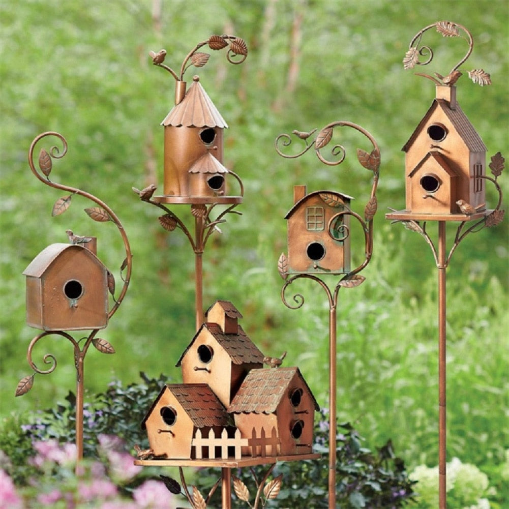 Metalen Kunst Vogelhuisje op Tuinplug - FeatherNest
