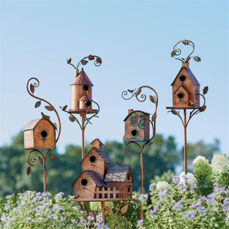 Metalen Kunst Vogelhuisje op Tuinplug - FeatherNest