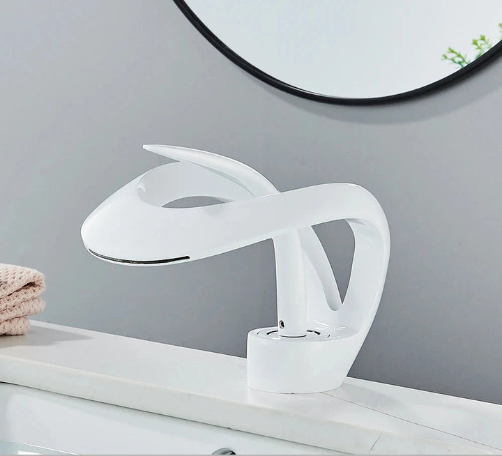 Messing Wastafelkraan met Watervaluitloop - Flowarc