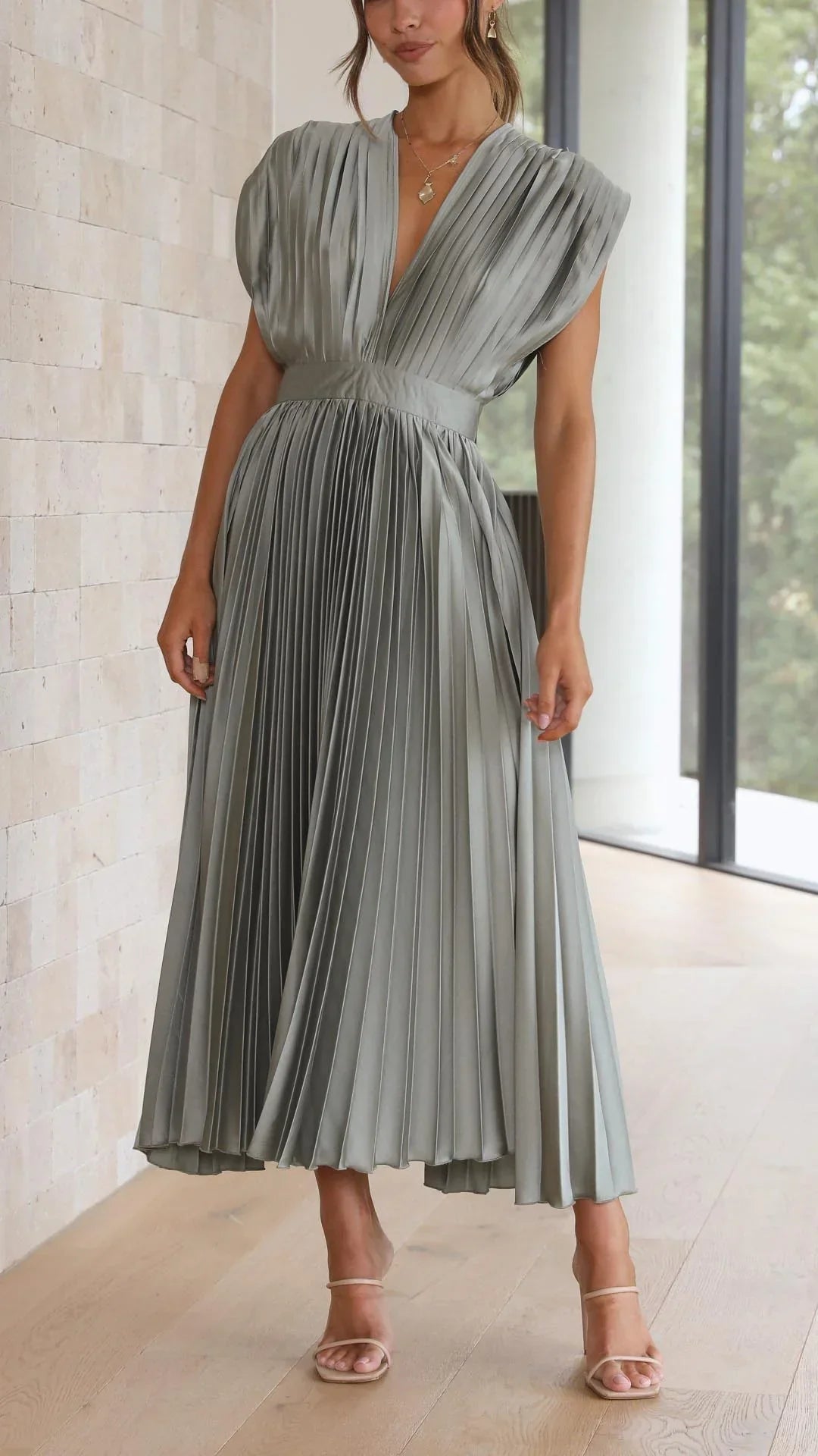 Trendy V-Hals Jurk met Striksluiting - Isabella