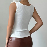 Trendy Witte Mouwloze Dames Top met Bloemdetails - Elara