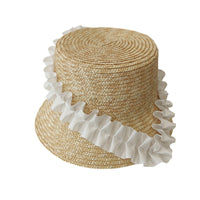 Vlechtzomerhoed met plooien en strepen – BreezyStripes