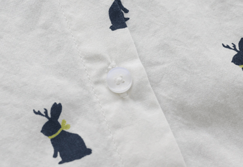 Speelse shirtjurk met konijnenprint en reverskraag - Elina