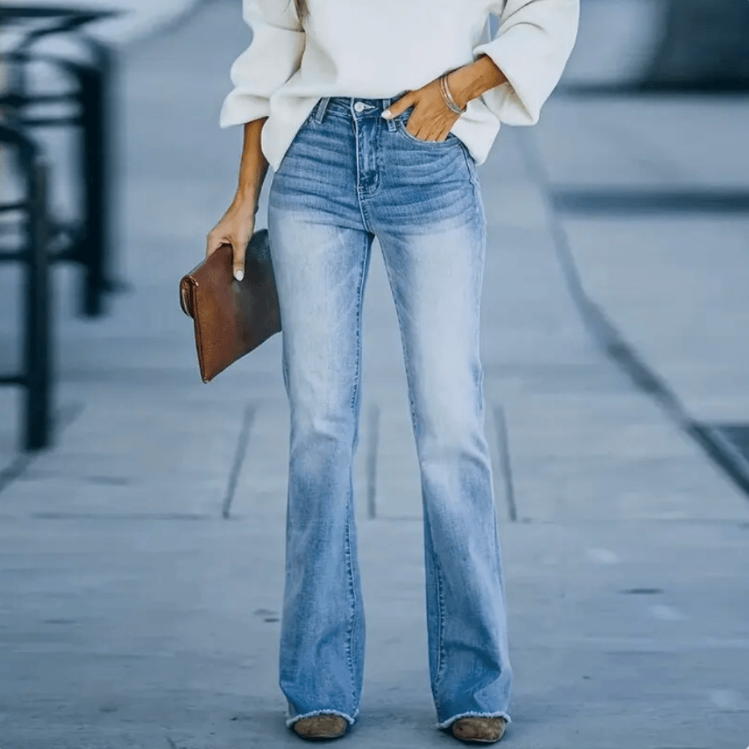 Trendy Flared Jeans - Serena