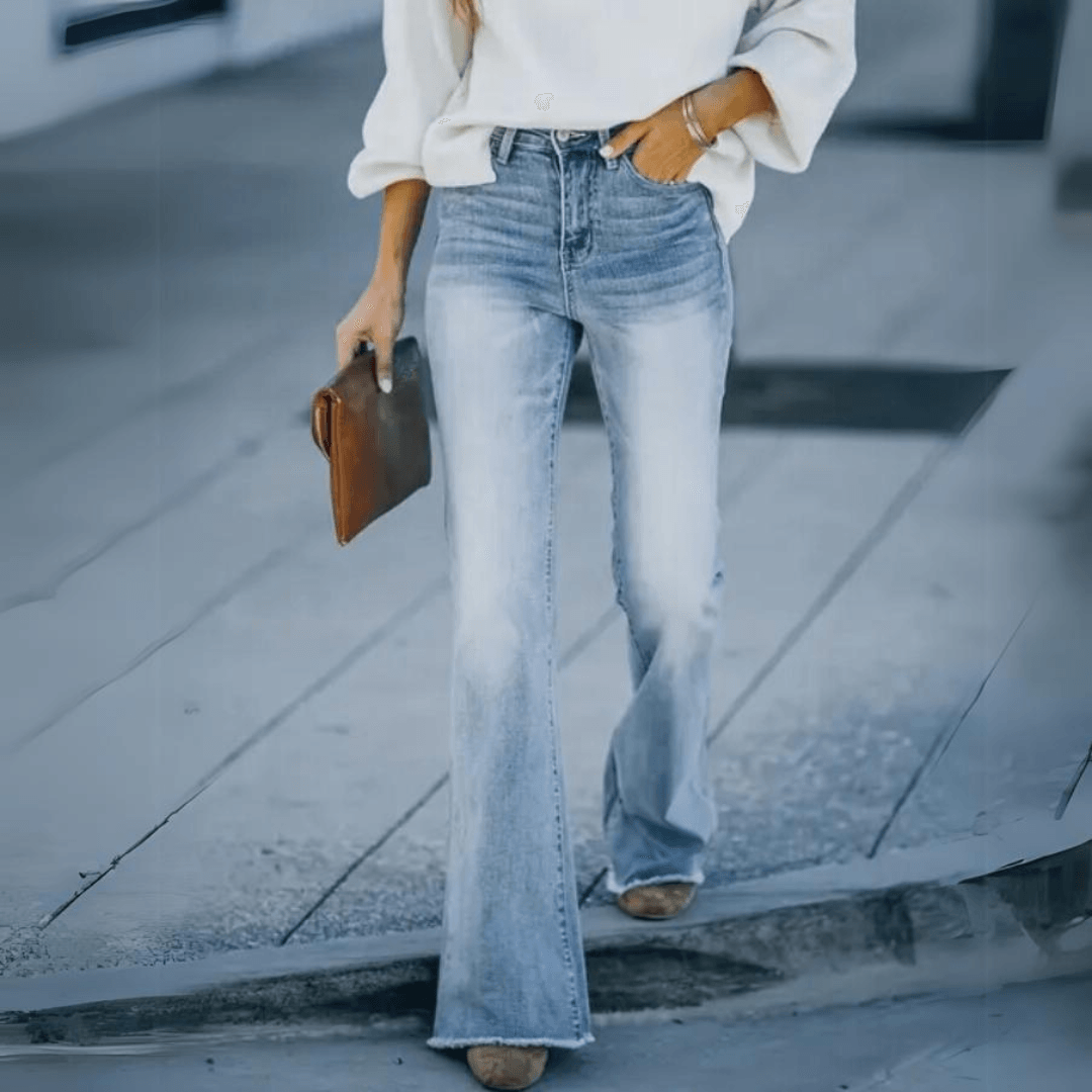 Trendy Flared Jeans - Serena