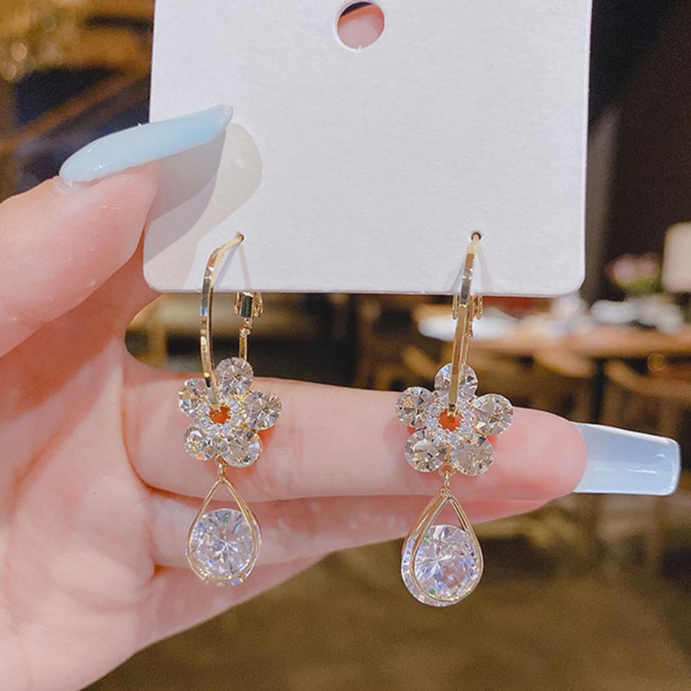 Luxe Hanger Oorbellen met Bloemdetail – LunaBloom