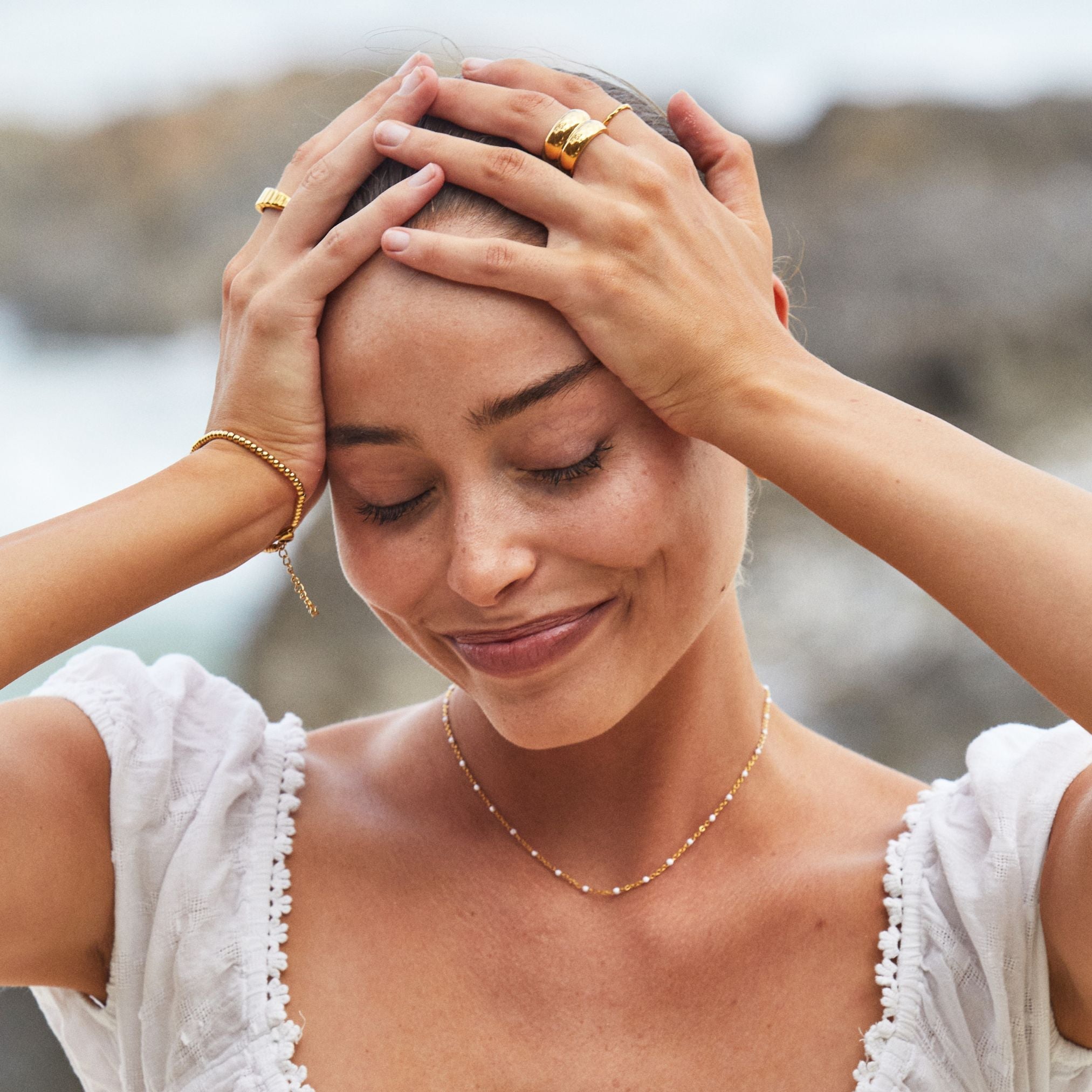 Choker met Witte Emaillekralen - Aurielle