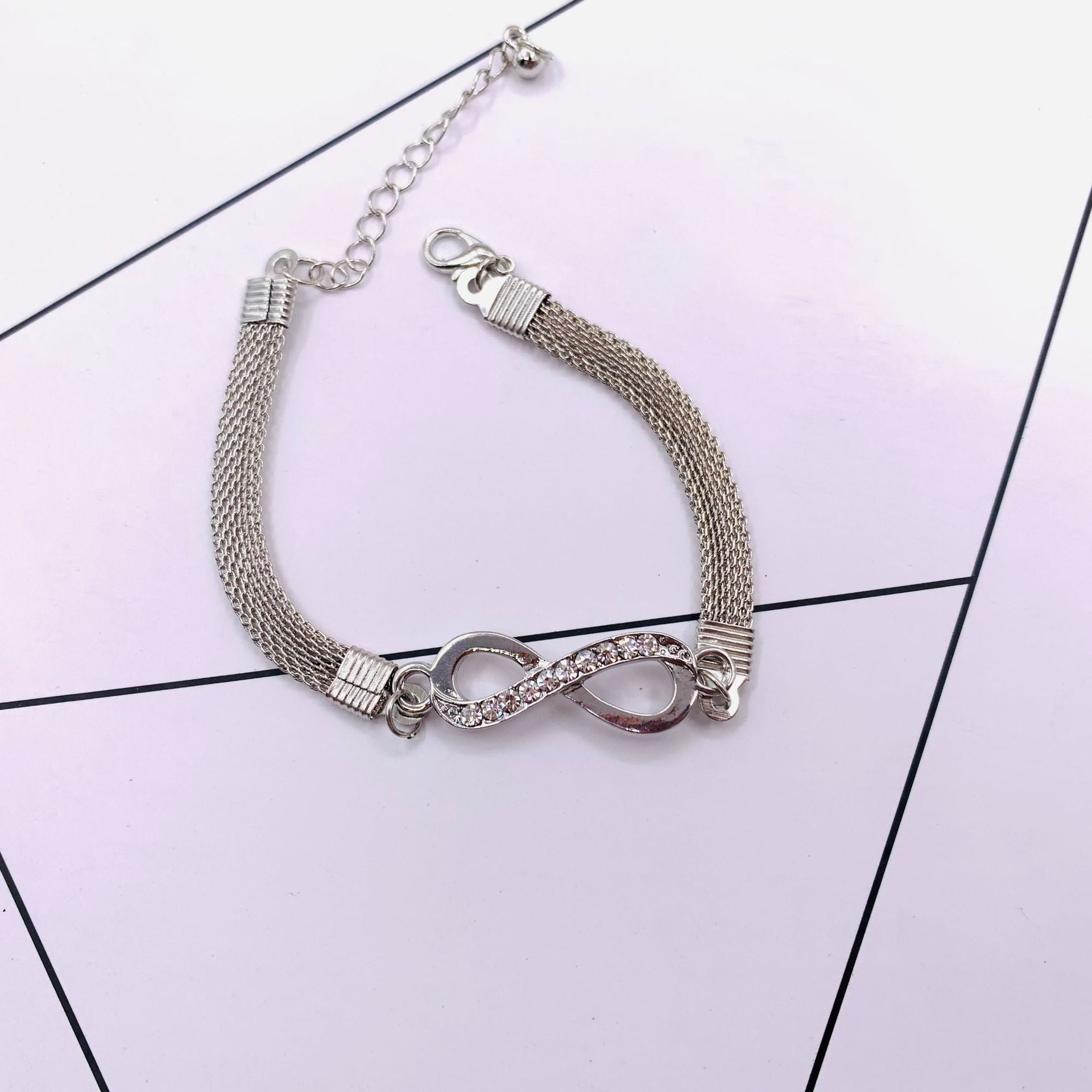 Elegante Infinity Armband