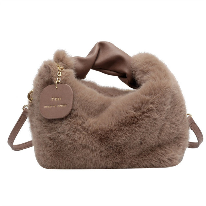 Fluffy Handbag | Deze tas wil je gewoon knuffelen