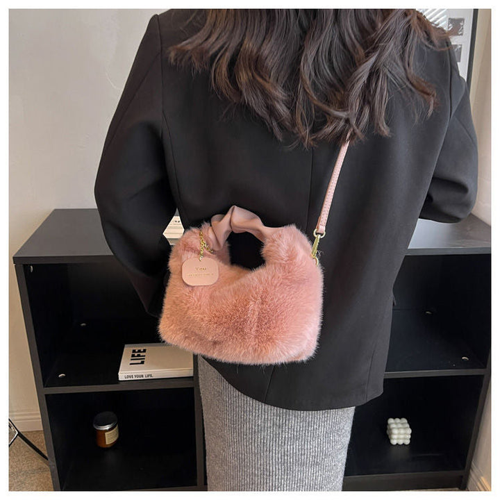 Fluffy Handbag | Deze tas wil je gewoon knuffelen