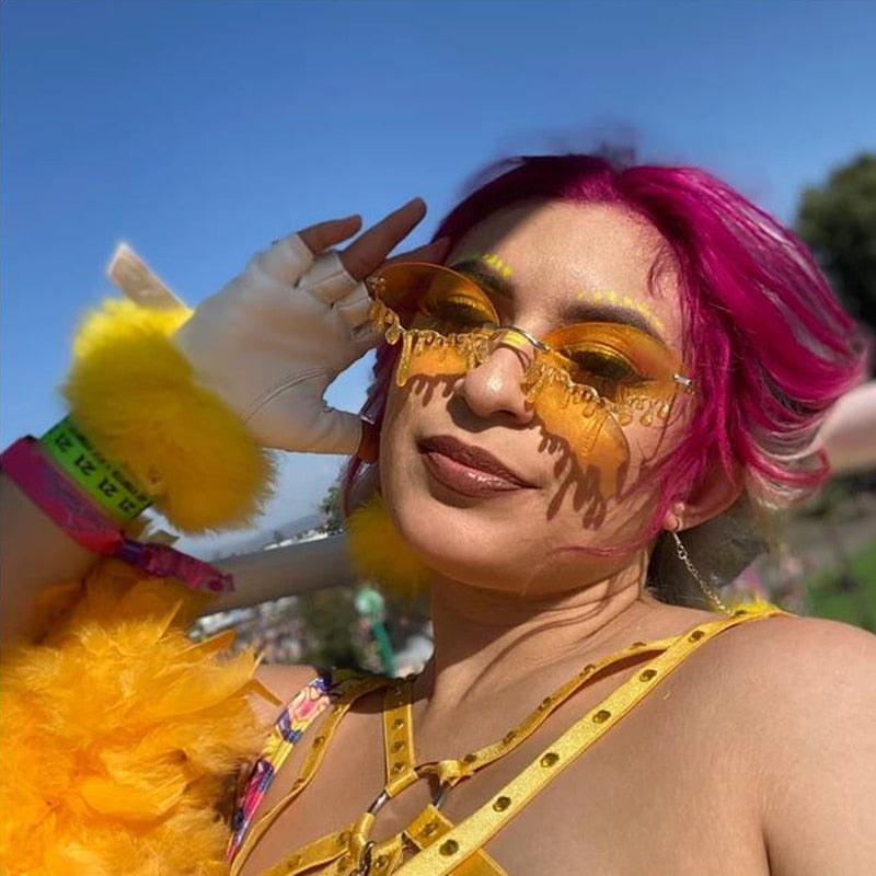 'Cry me a Glitter' Sunglasses | Laat het festivalseizoen maar komen!